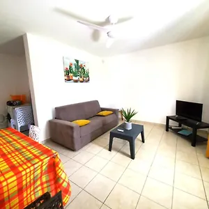 Appartement Superbe Avec Parking Gratuit, Sainte-Anne (Grande-Terre)
